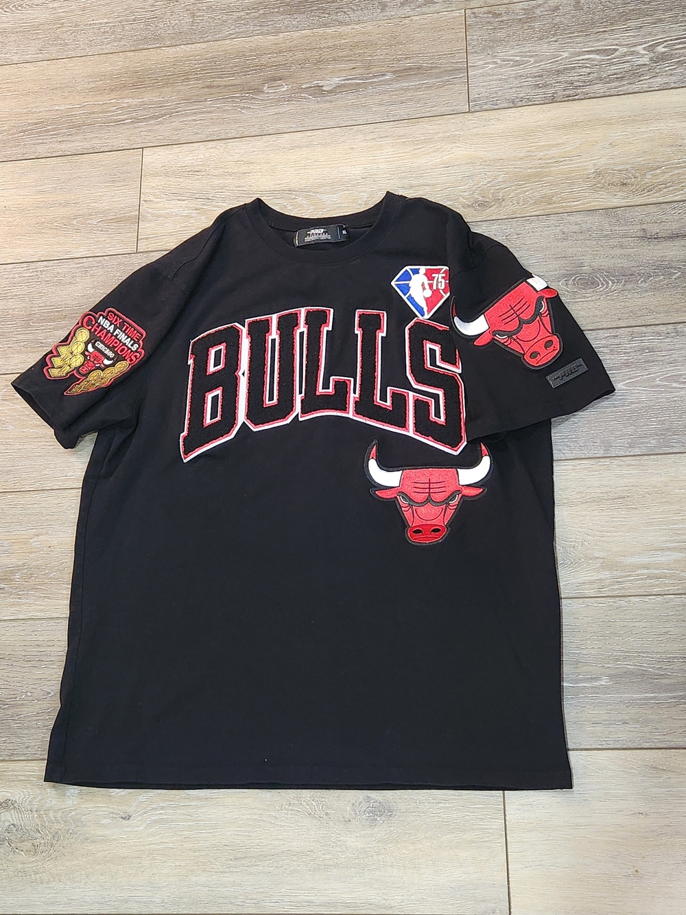 Men Pro Standard NBA CHICAGO BULLS Logo  6x Finals Champions Size XL